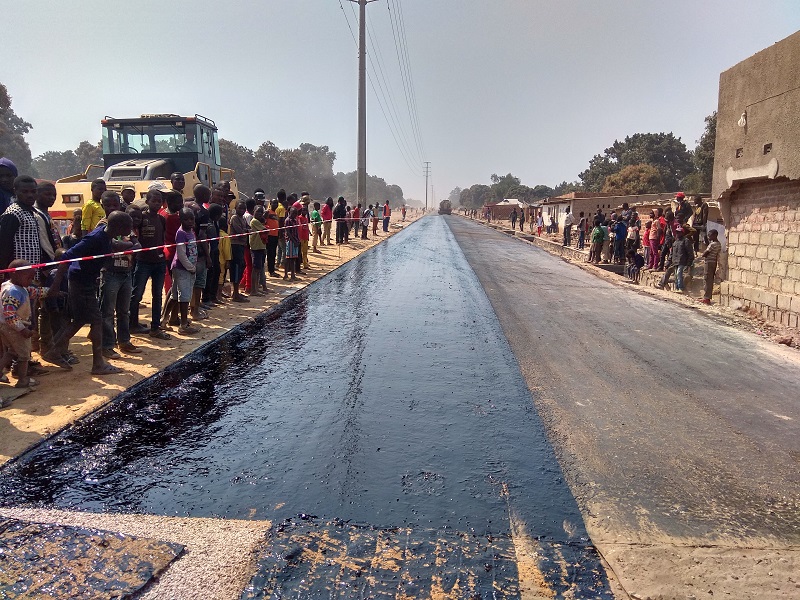 科卢韦齐项目部目前主要工程施工：B、C线路面工程