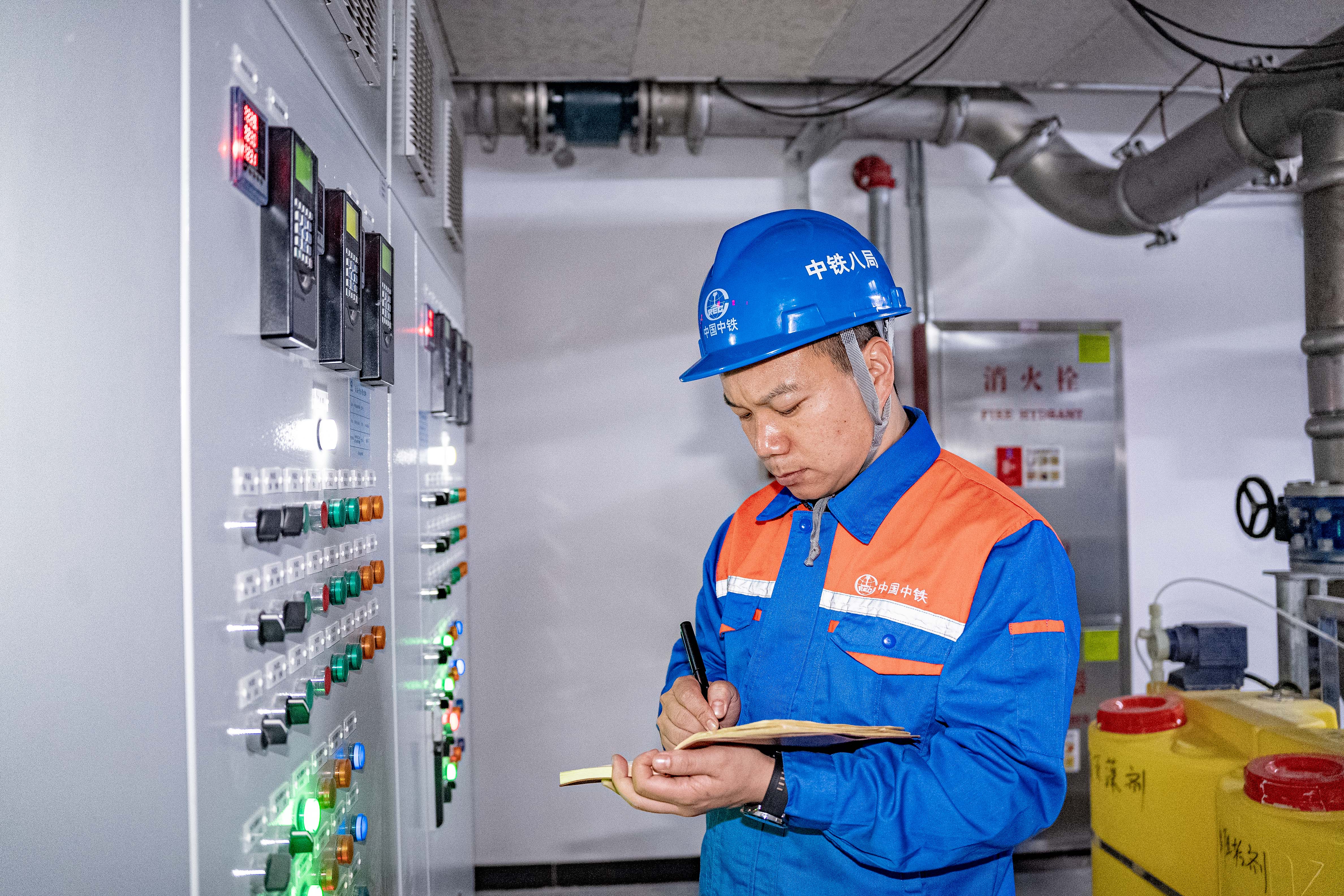 走拼搏奋进路，做本色工程人——记2024年全国五一劳动奖章获得者秦涛